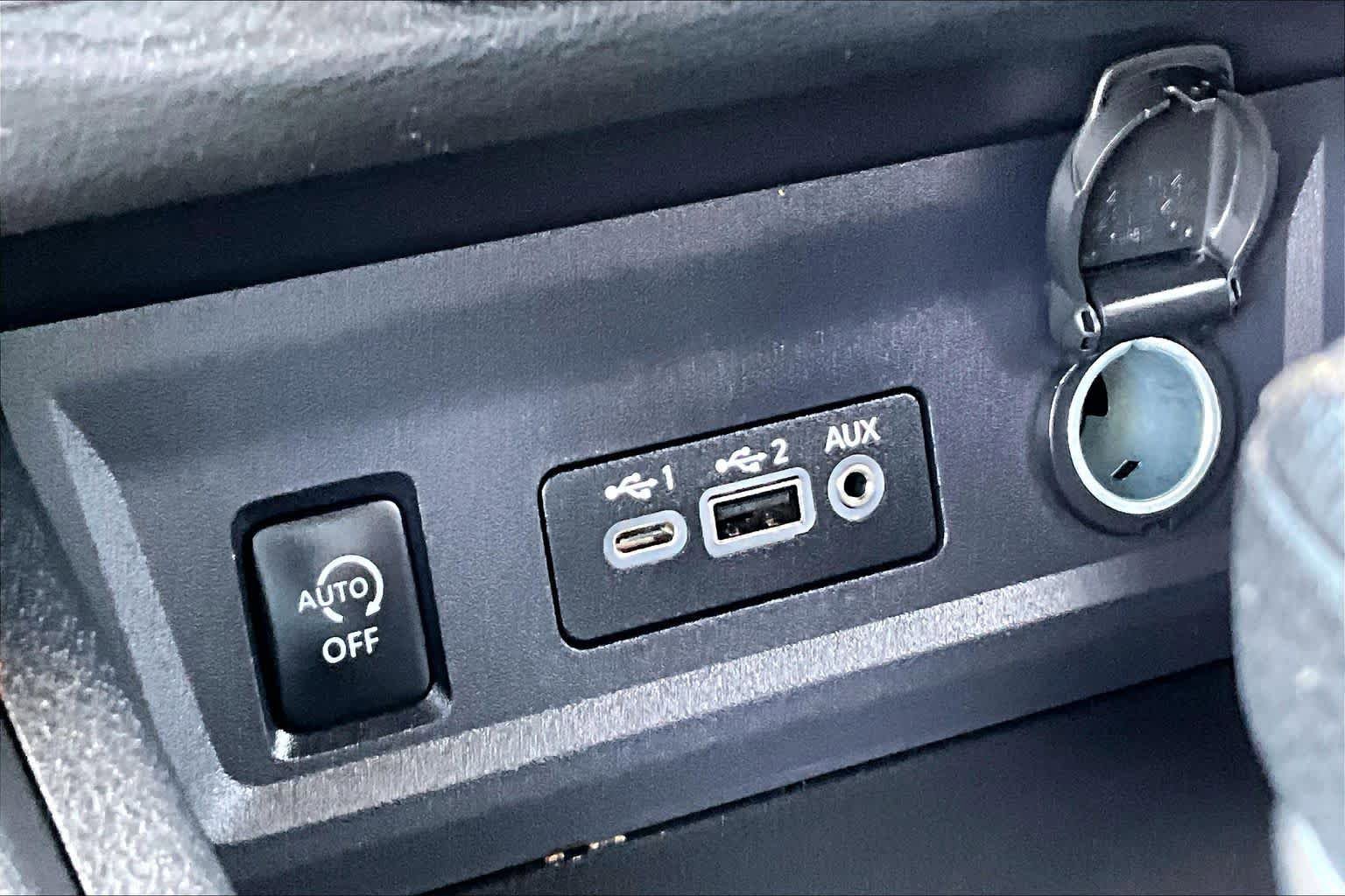 Used 2024 Nissan Sentra SV FWD image 33