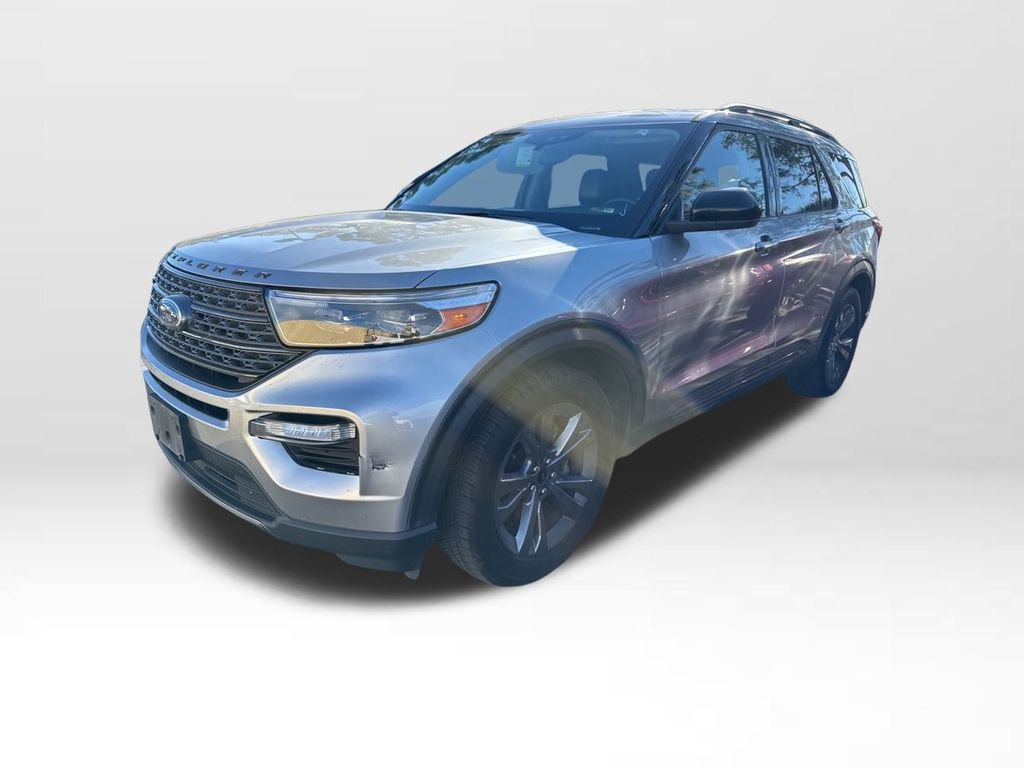 Certified 2022 Ford Explorer XLT w/ Equipment Group 202A image 6
