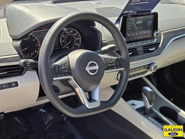 Used 2025 Nissan Altima 2.5 SV FWD image 19