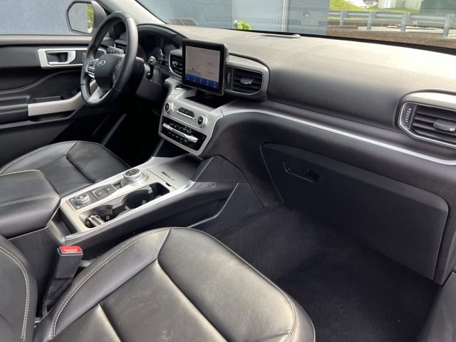 Certified 2022 Ford Explorer XLT w/ Equipment Group 202A image 29