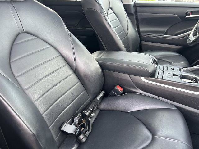 Used 2022 Toyota Highlander XLE AWD/4WD image 25