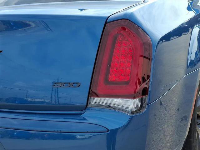 Used 2022 Chrysler 300 Touring w/ Sport Appearance Package image 13