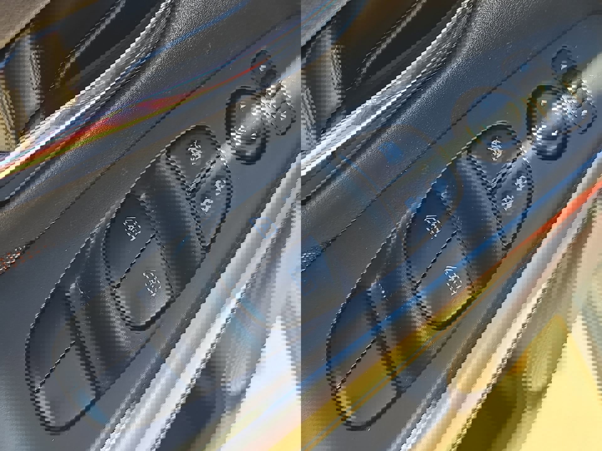 Used 2020 Nissan Kicks SR image 12