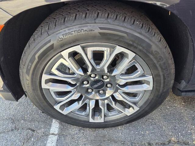Used 2023 GMC Yukon Denali Ultimate AWD/4WD image 4