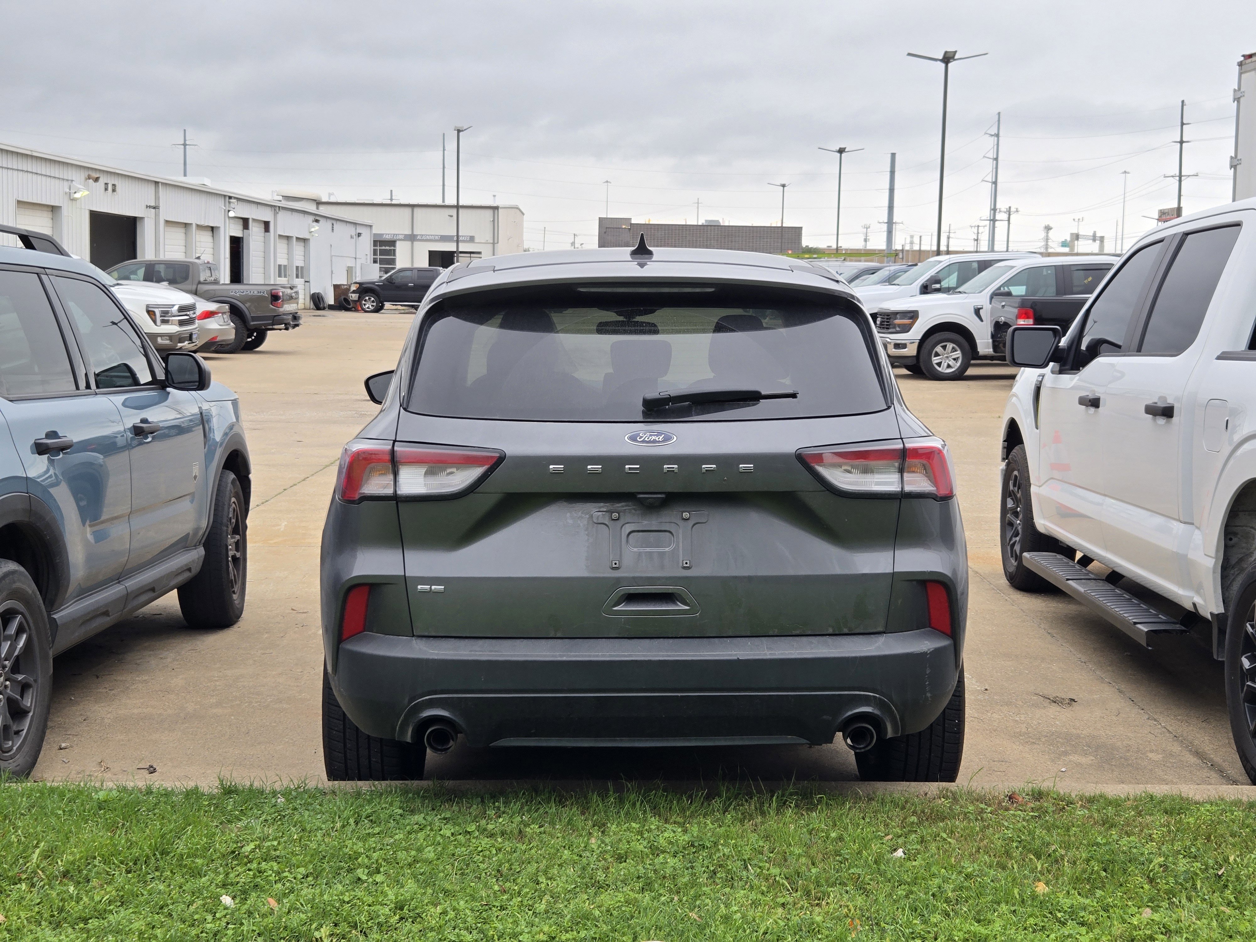 Certified 2021 Ford Escape SE w/ SE Sport Appearance Package FWD image 4