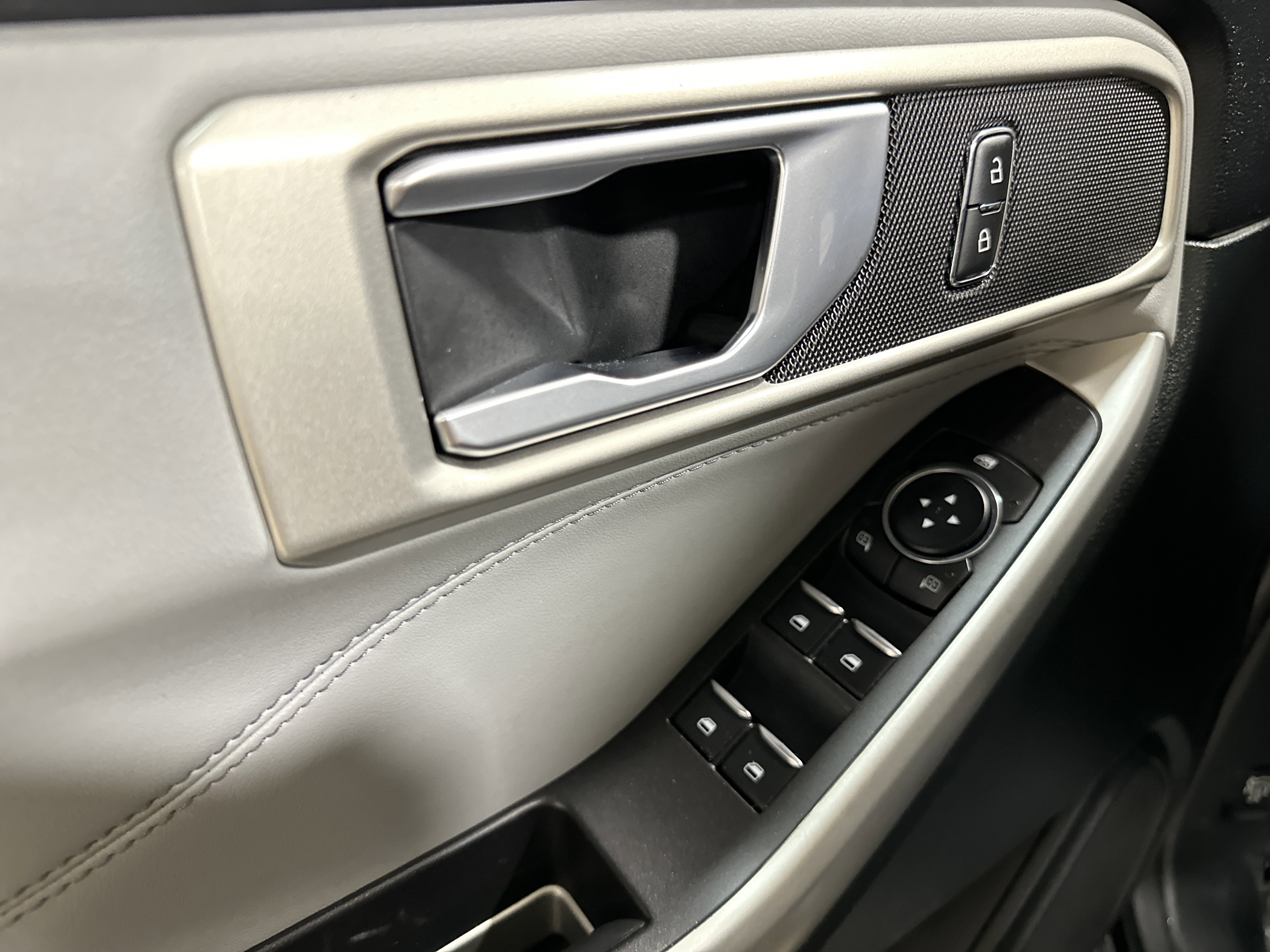 Certified 2023 Ford Explorer XLT w/ Equipment Group 202A image 15