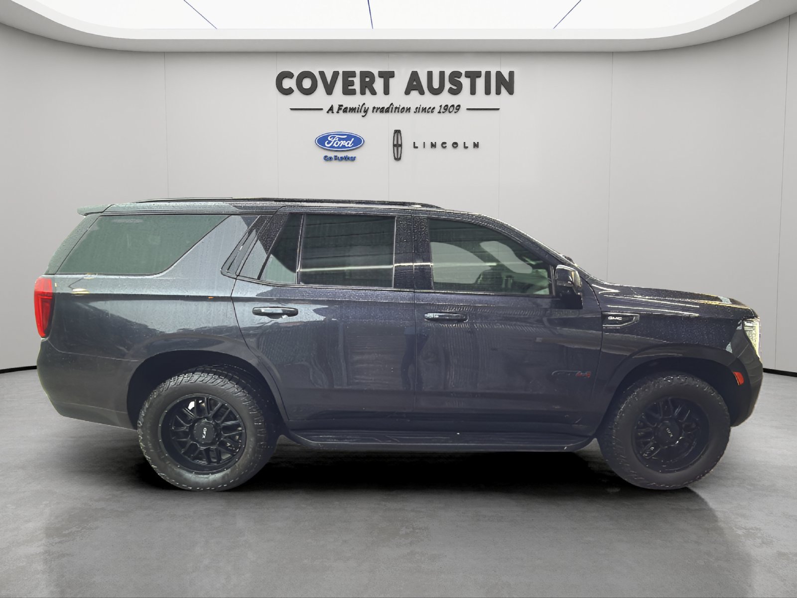 Used 2023 GMC Yukon AT4 w/ Technology Package AWD/4WD image 6