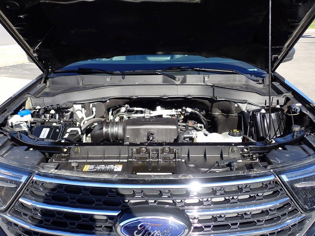 Certified 2022 Ford Explorer XLT w/ Equipment Group 202A image 11