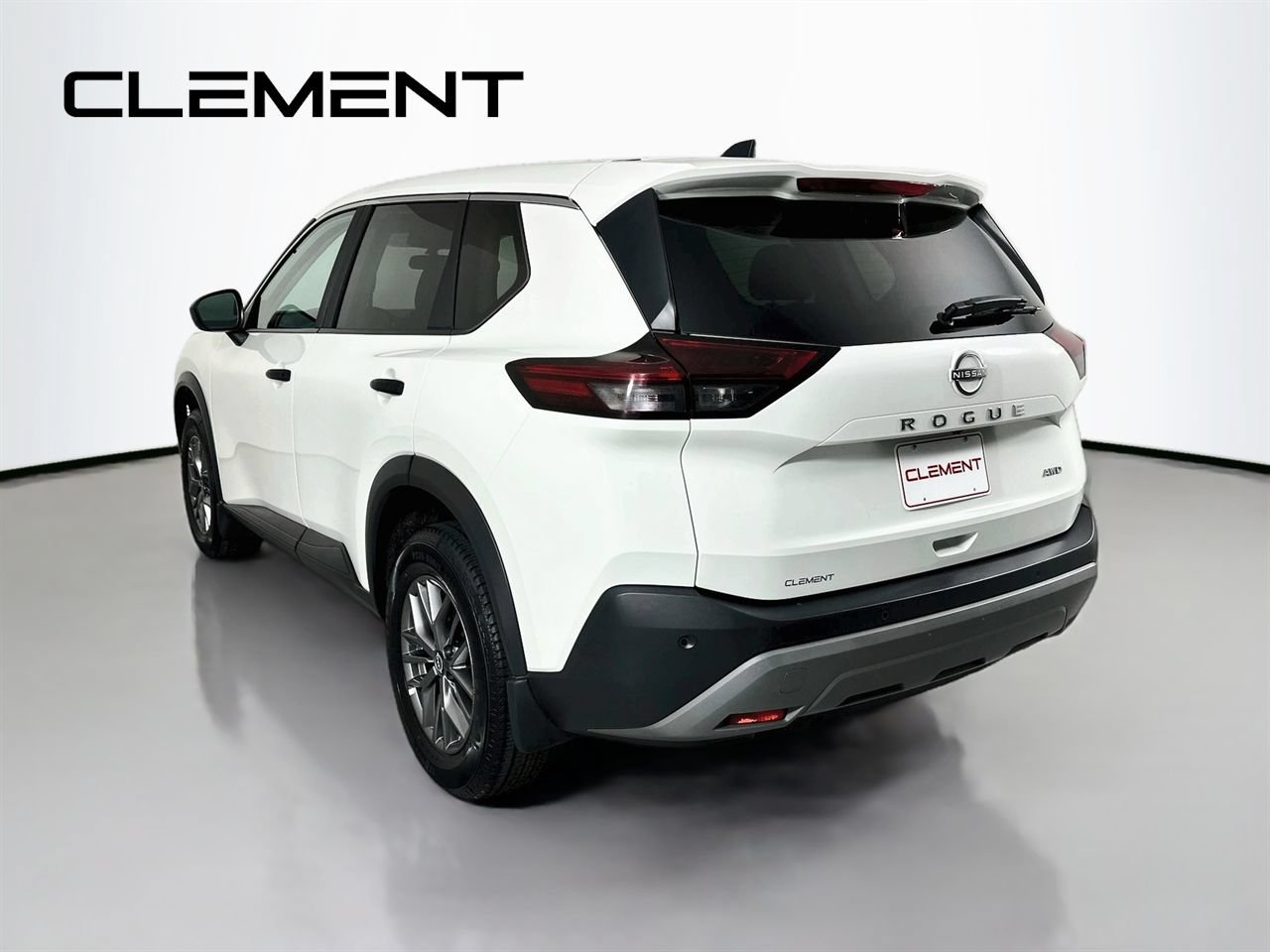 Used 2023 Nissan Rogue S AWD/4WD image 10