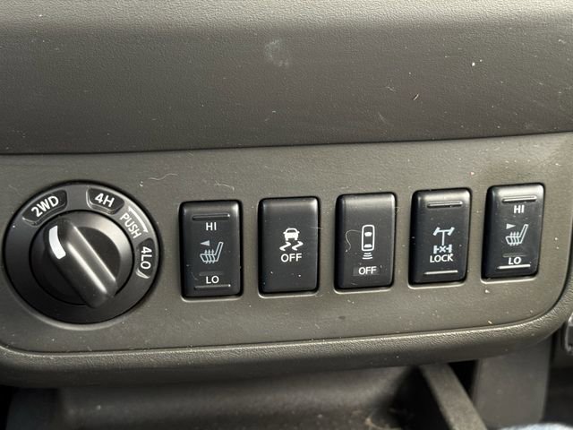 Used 2020 Nissan Frontier PRO-4X w/ Pro-4x Utility Package image 18