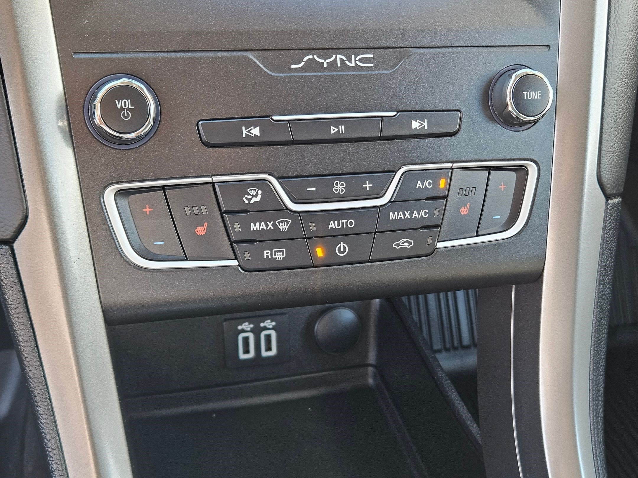 Certified 2020 Ford Fusion SE AWD/4WD image 28
