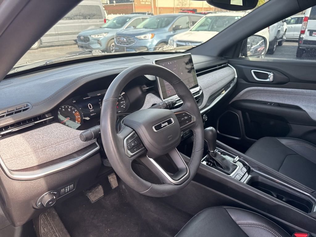 Used 2023 Jeep Compass Latitude image 12