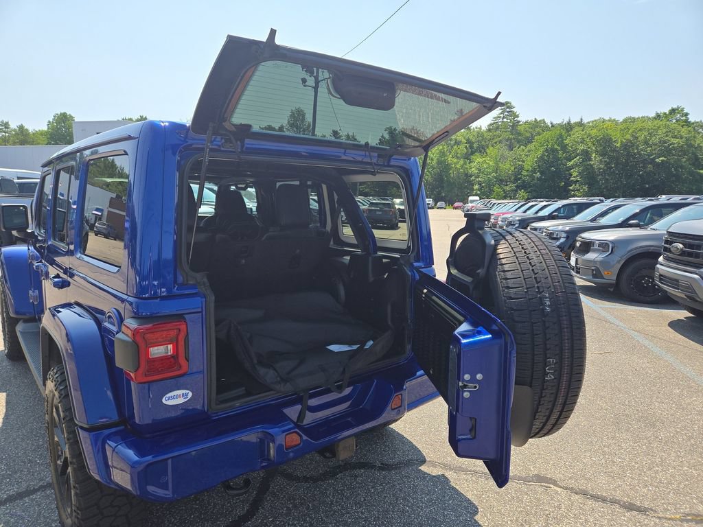 Used 2020 Jeep Wrangler Unlimited Sahara AWD/4WD image 3