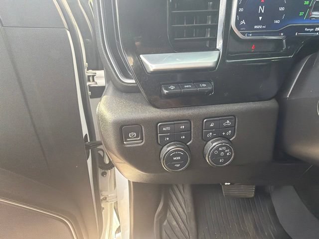 Used 2022 Chevrolet Silverado 1500 High Country w/ Technology Package AWD/4WD image 34
