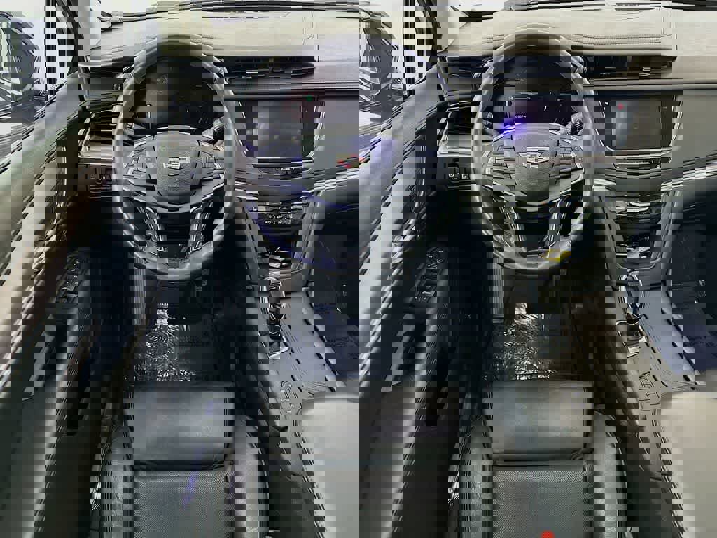 Used 2017 Cadillac XT5 Luxury w/ Driver Awareness Package image 10