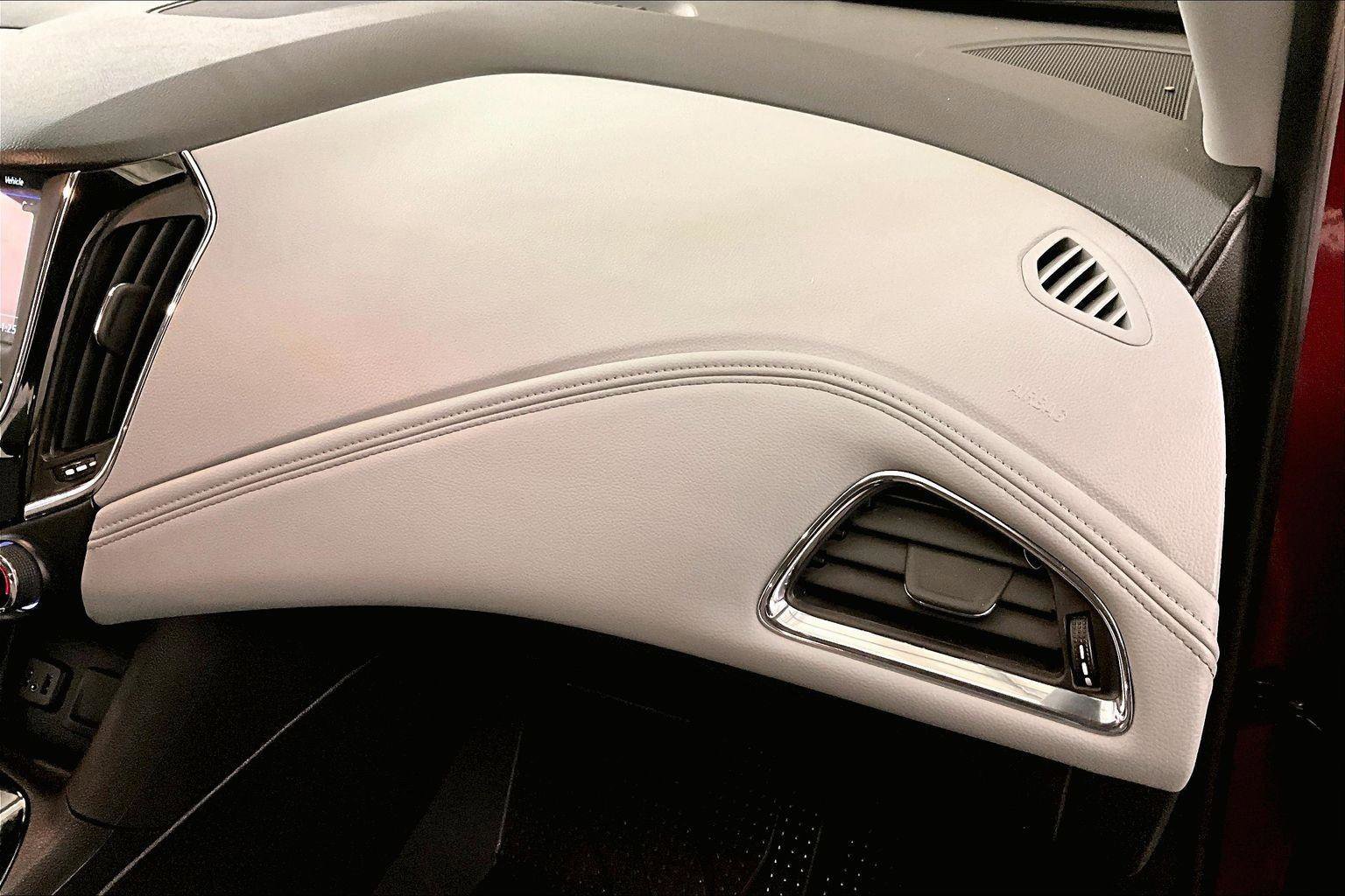 Used 2019 Chevrolet Cruze Premier w/ Sun And Sound Package image 15