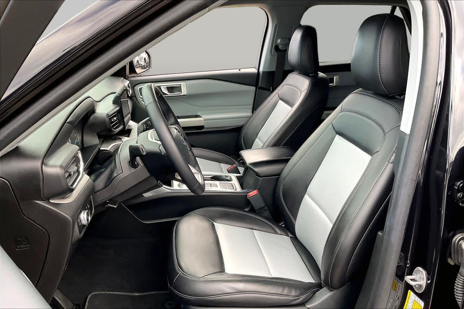 Certified 2023 Ford Explorer XLT RWD image 8