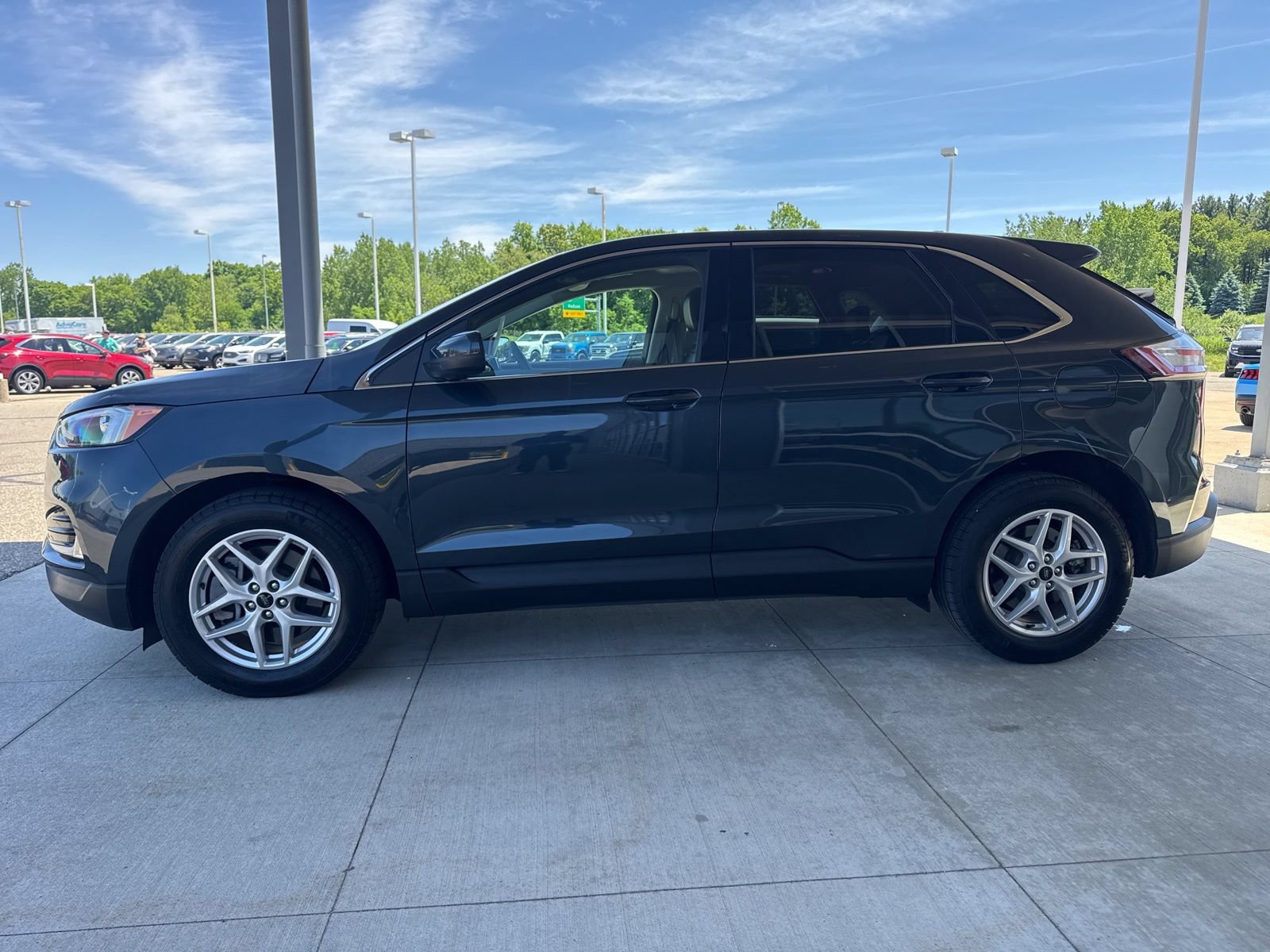Certified 2024 Ford Edge SEL w/ Convenience Package AWD/4WD image 4