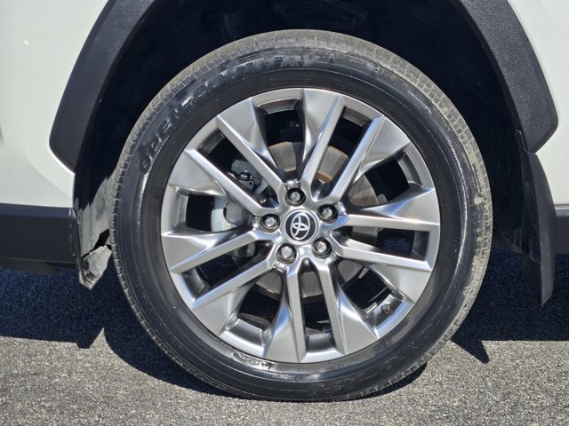 Used 2021 Toyota RAV4 XLE Premium image 10