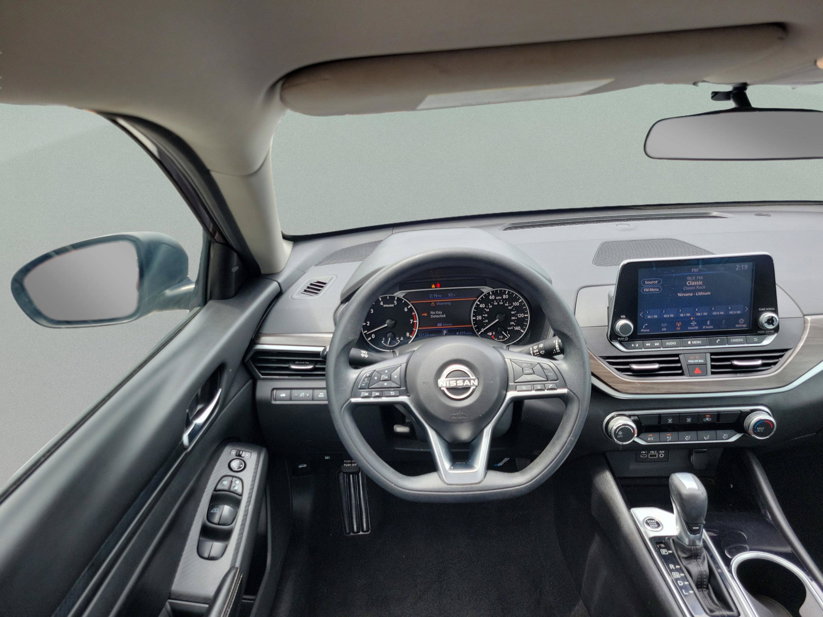 Used 2024 Nissan Altima 2.5 SV FWD image 5