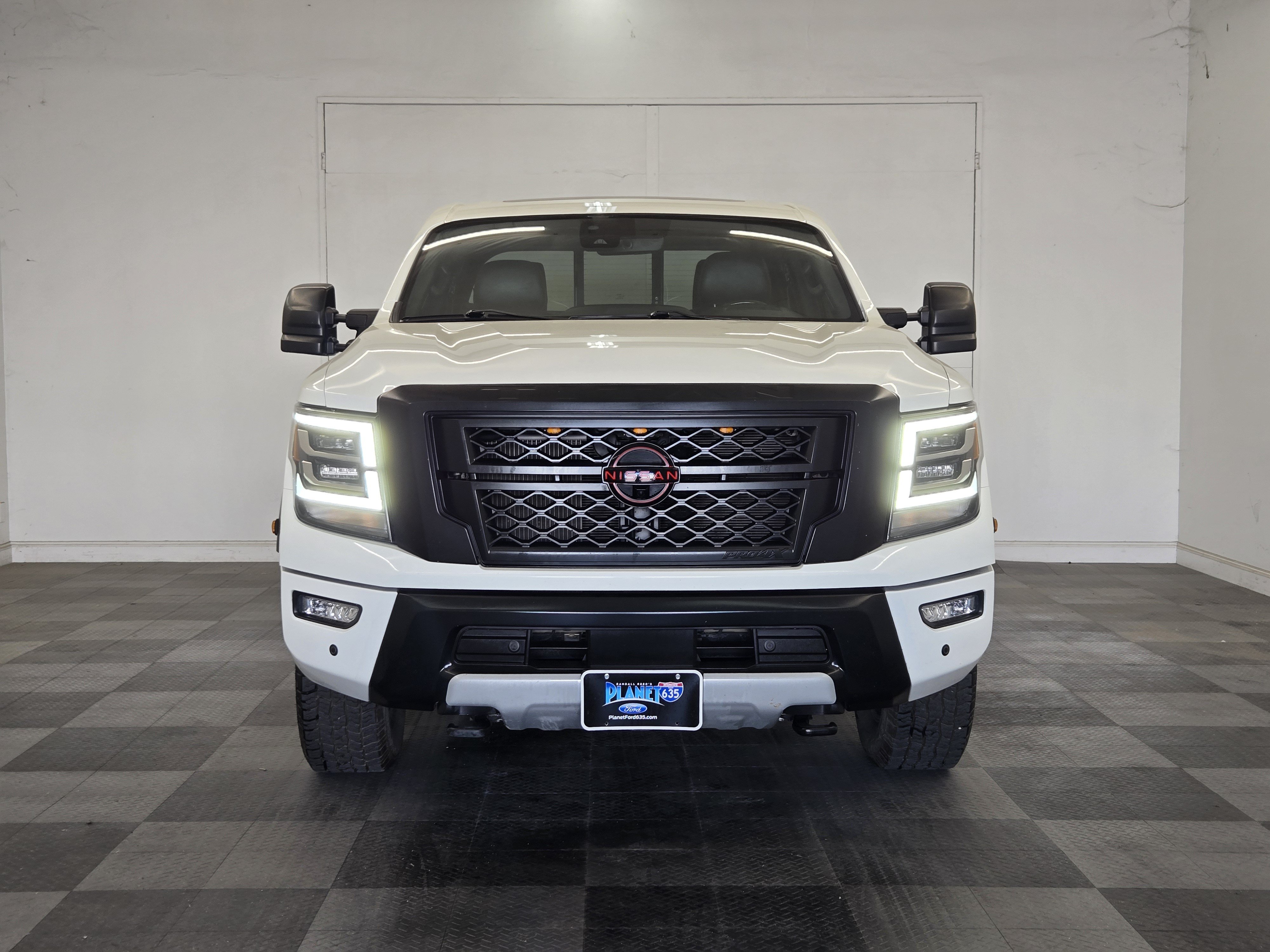 Used 2023 Nissan Titan PRO-4X w/ Pro-4x Convenience Package AWD/4WD image 3