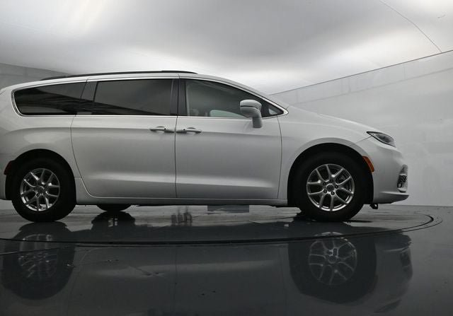 Used 2022 Chrysler Pacifica Touring-L FWD image 37