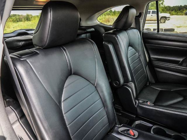 Used 2021 Toyota Highlander XLE AWD/4WD image 26