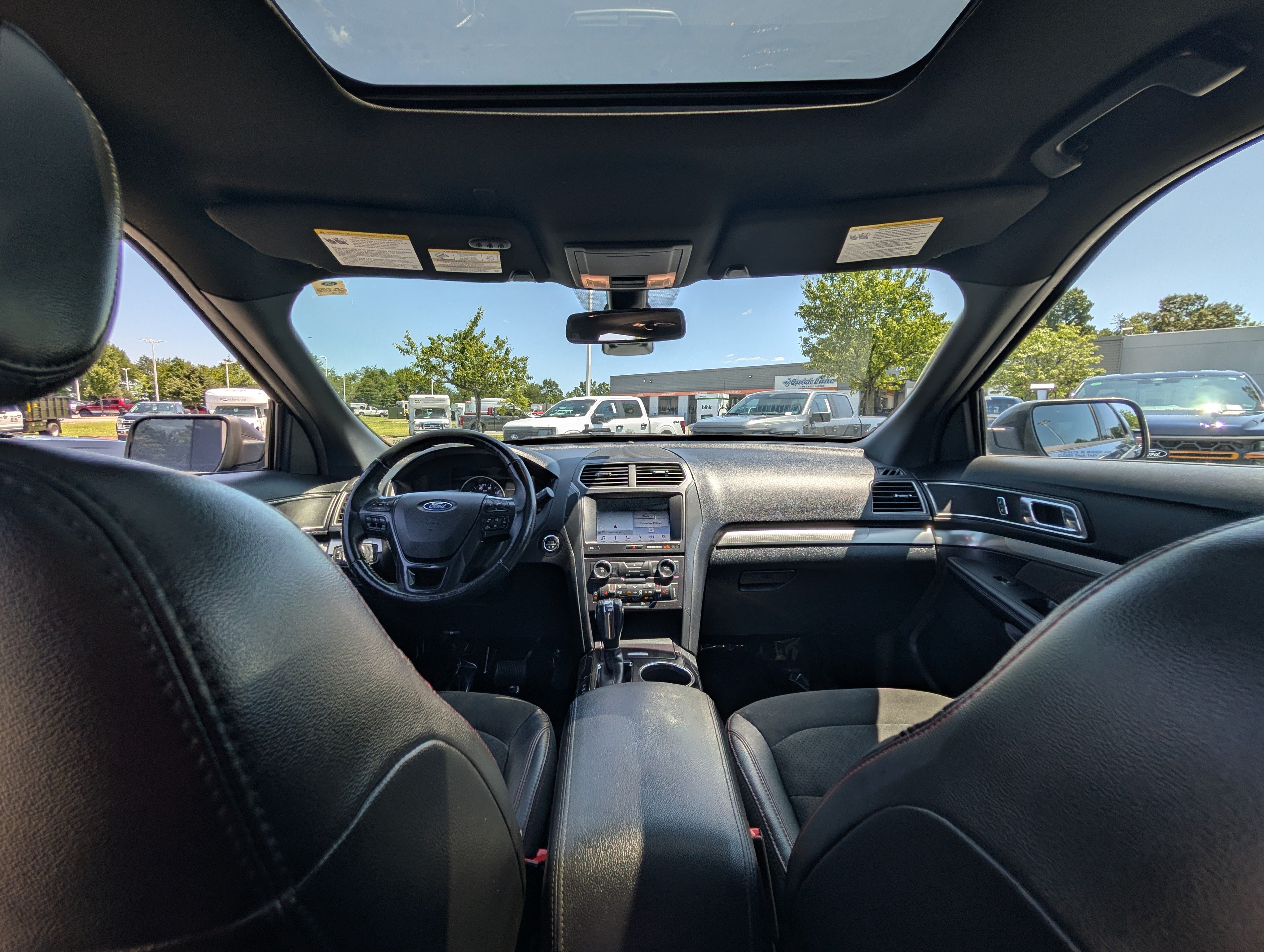 Certified 2018 Ford Explorer XLT w/ Equipment Group 202A AWD/4WD image 18