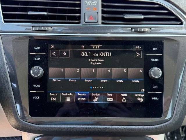 Used 2023 Volkswagen Tiguan SE w/ Panoramic Sunroof Package FWD image 19