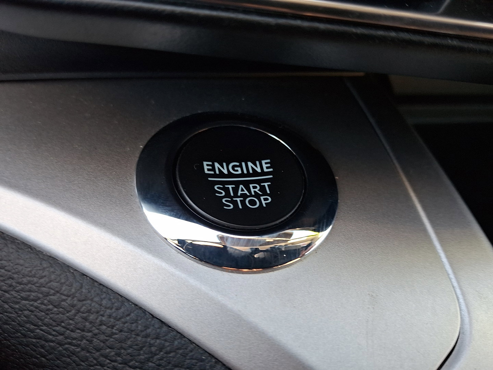 Certified 2022 Ford Explorer XLT w/ Equipment Group 202A image 24