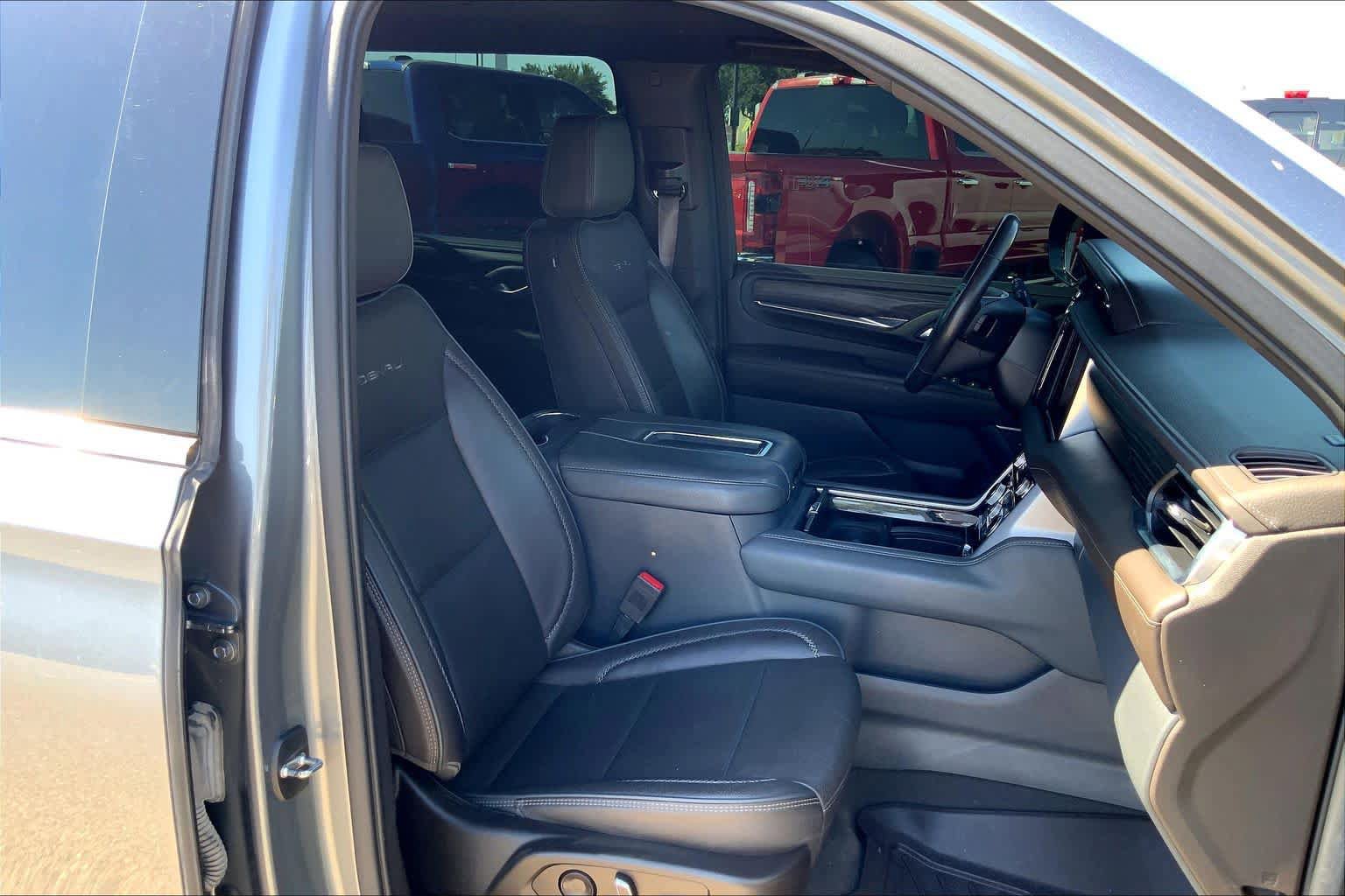 Used 2022 GMC Yukon XL Denali AWD/4WD image 9