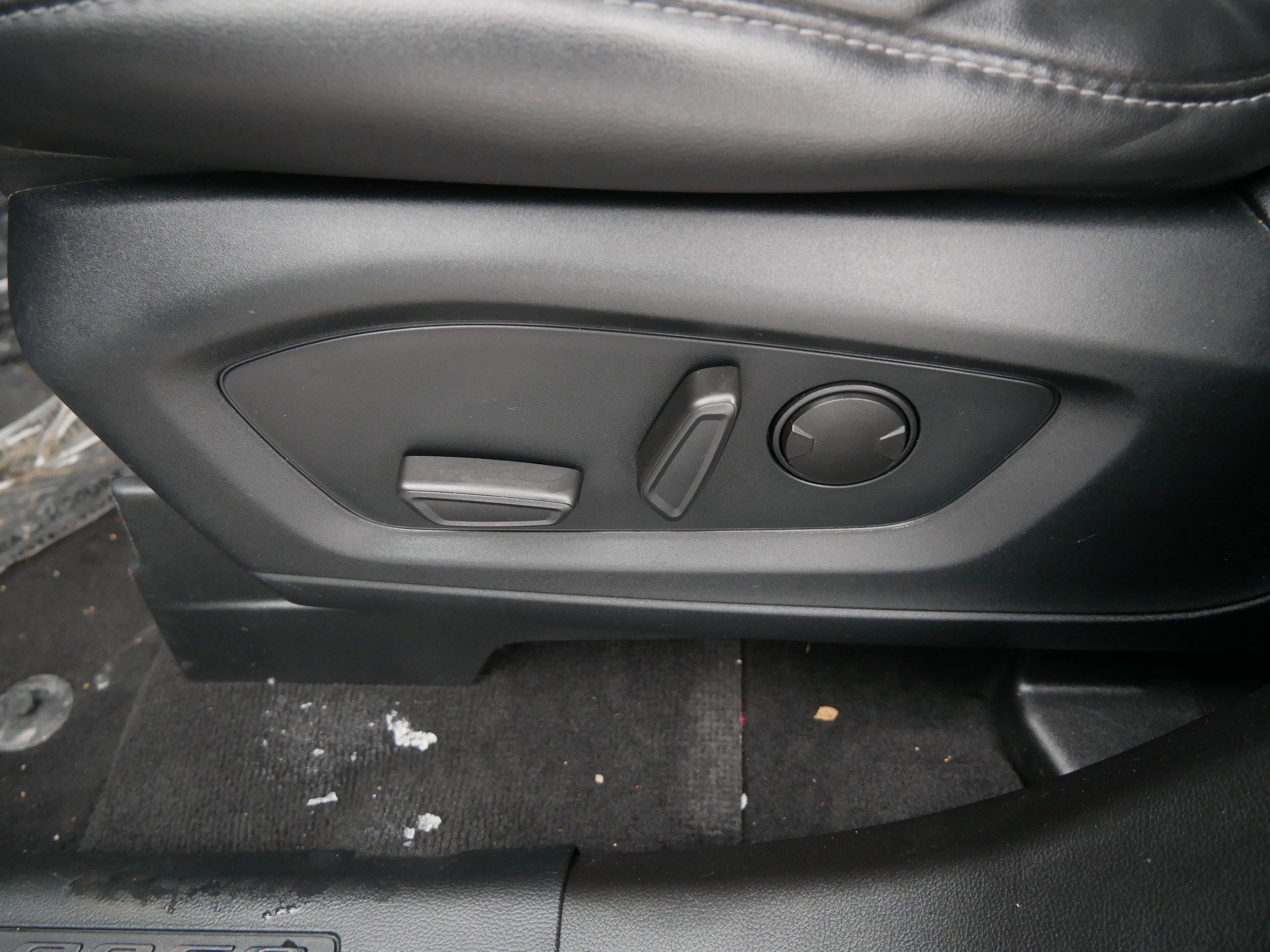 Certified 2023 Ford Explorer XLT w/ Equipment Group 202A image 32