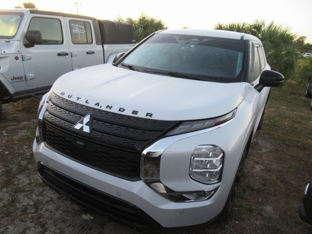 Used 2023 Mitsubishi Outlander SE video 2