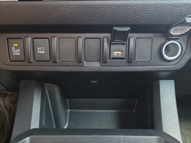 Used 2022 Toyota Tacoma SR5 w/ Technology Package RWD image 18