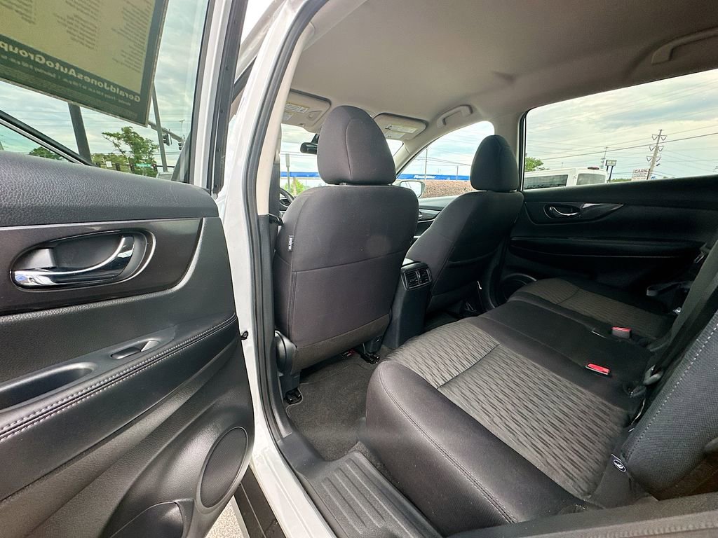 Used 2020 Nissan Rogue S w/ Special Edition Package FWD image 17