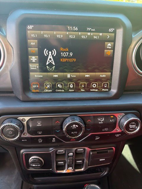 Used 2020 Jeep Wrangler Unlimited Sahara w/ Uconnect 4C Nav & Sound Group AWD/4WD image 17