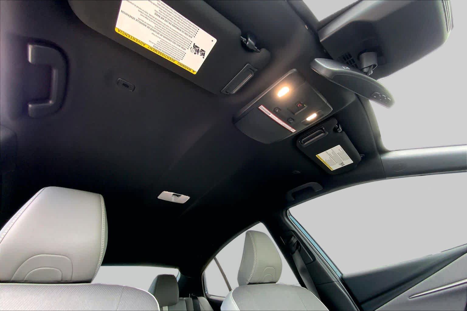 Used 2025 Toyota Camry SE FWD image 13
