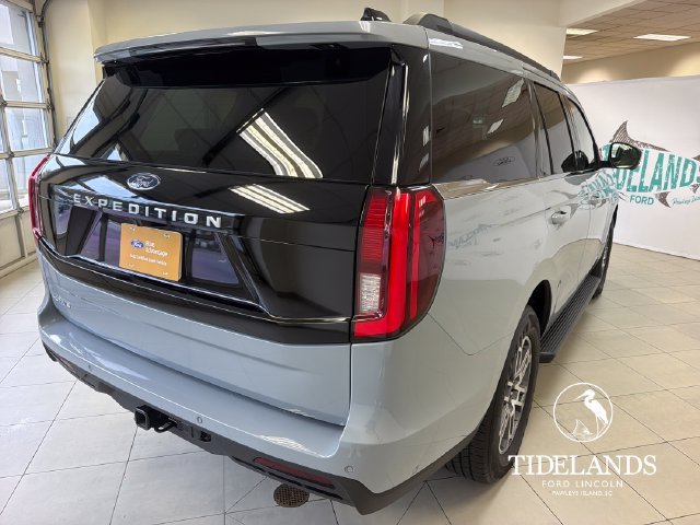 Certified 2025 Ford Expedition Active RWD image 9