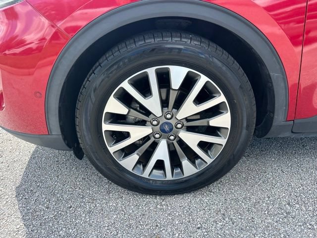 Certified 2020 Ford Escape Titanium FWD image 31