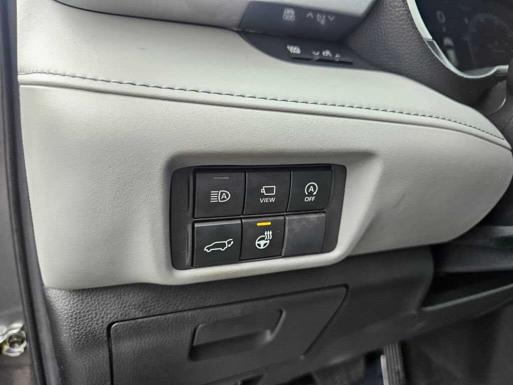 Used 2023 Toyota Highlander Limited AWD/4WD image 18