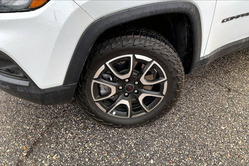Used 2025 Jeep Compass Trailhawk AWD/4WD image 4