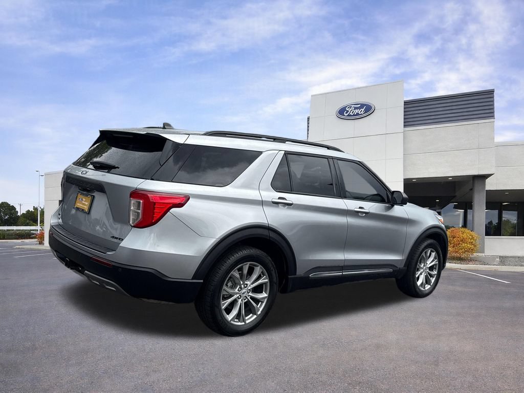 Certified 2023 Ford Explorer XLT w/ Equipment Group 202A AWD/4WD image 9