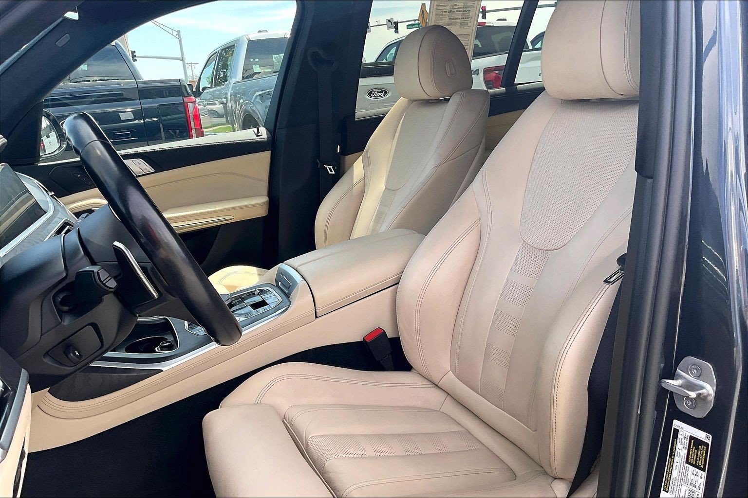 Used 2022 BMW X7 xDrive40i w/ M Sport Package AWD/4WD image 24