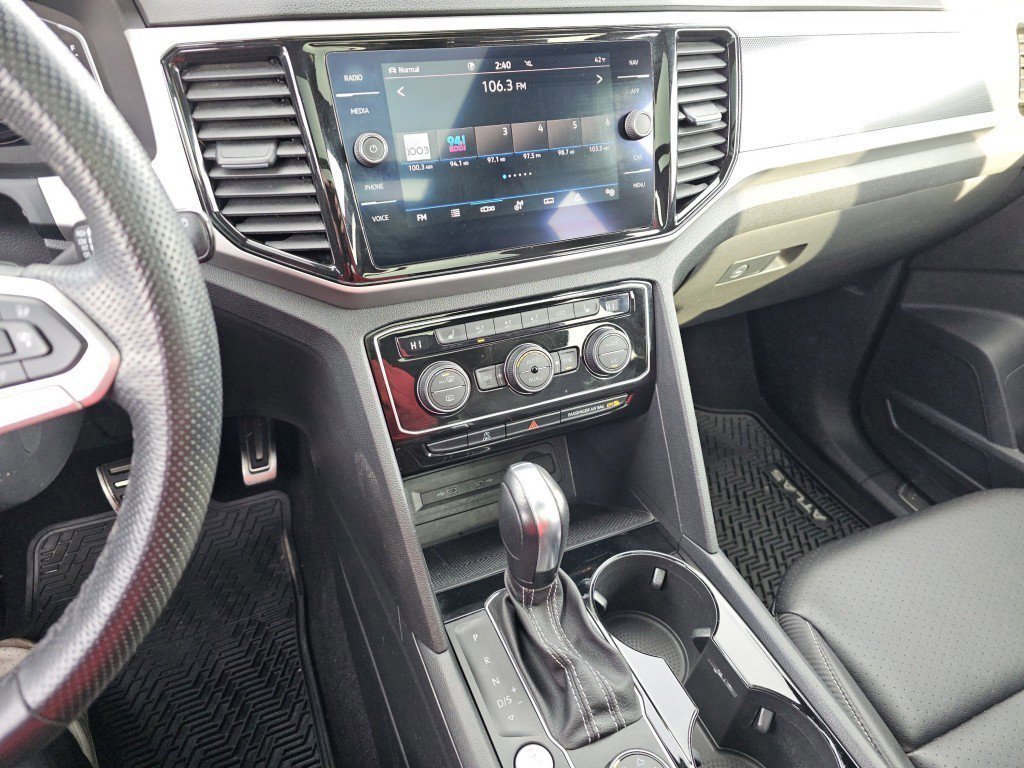 Used 2022 Volkswagen Atlas Cross Sport SEL R-Line image 32