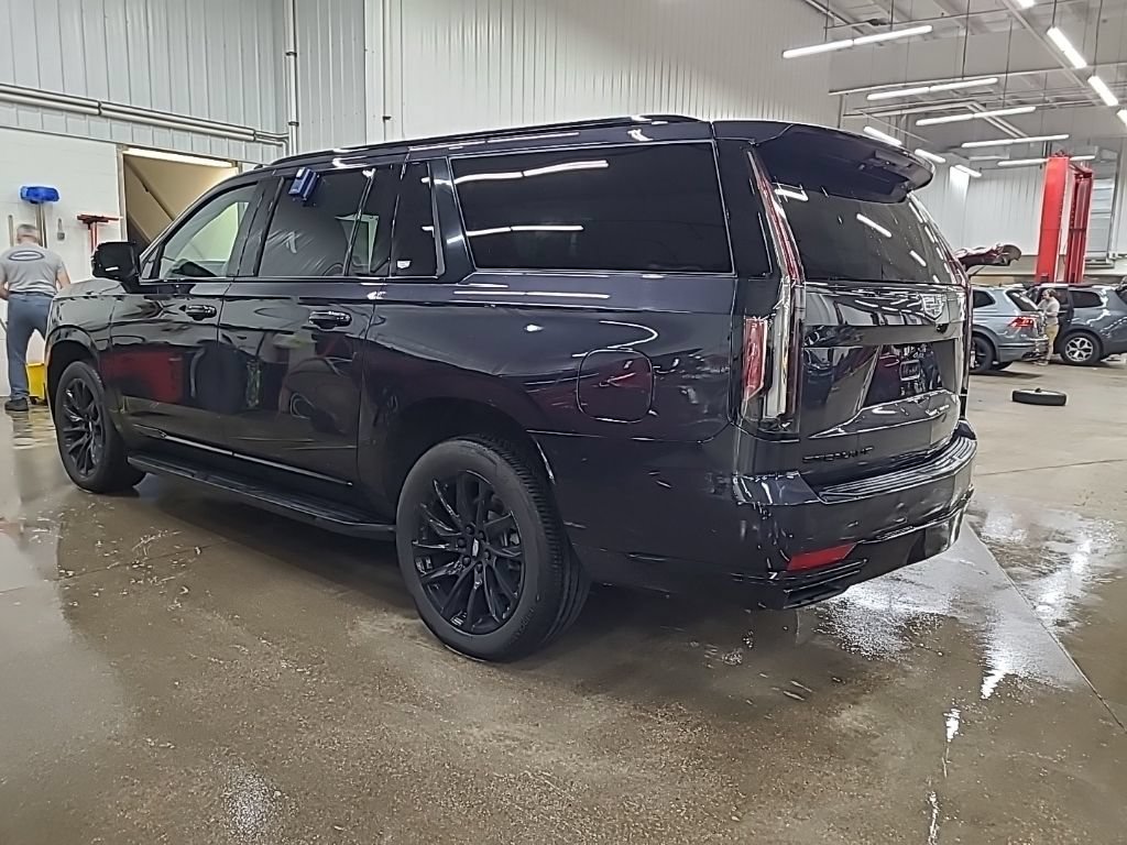 Used 2023 Cadillac Escalade ESV Sport w/ LPO, ONYX Package AWD/4WD image 6