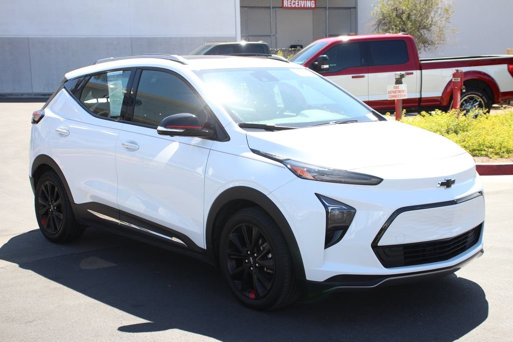Used 2023 Chevrolet Bolt EUV Premier w/ Sun & Sound Package FWD image 11