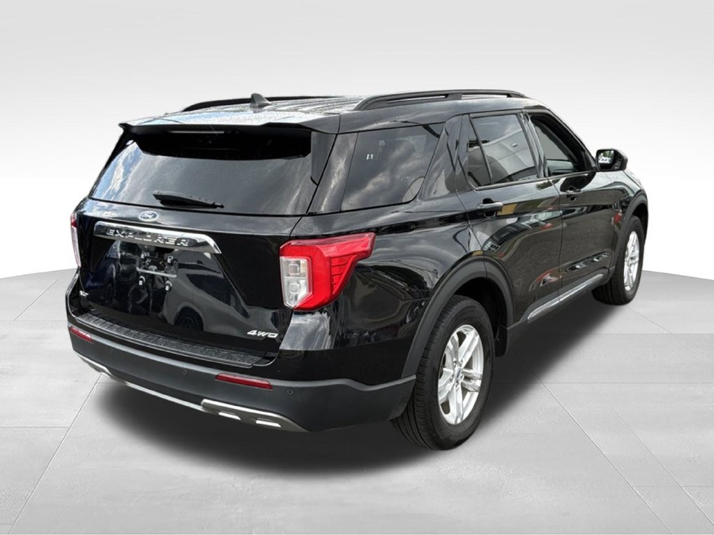 Certified 2023 Ford Explorer XLT w/ Equipment Group 202A AWD/4WD image 8