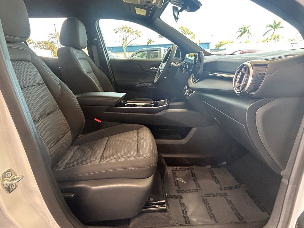 Used 2025 Chevrolet Equinox LT image 24