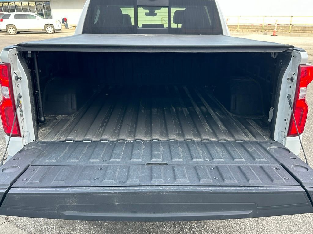 Used 2022 Chevrolet Silverado 1500 High Country w/ Technology Package image 16