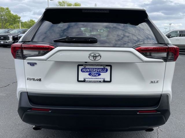 Used 2021 Toyota RAV4 XLE FWD image 5